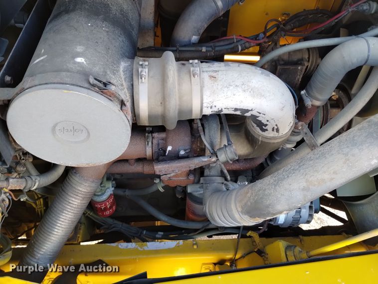 image for item DV6513 2002 Oshkosh  MPT-1826 dump truck