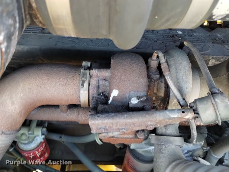 image for item DV6513 2002 Oshkosh  MPT-1826 dump truck