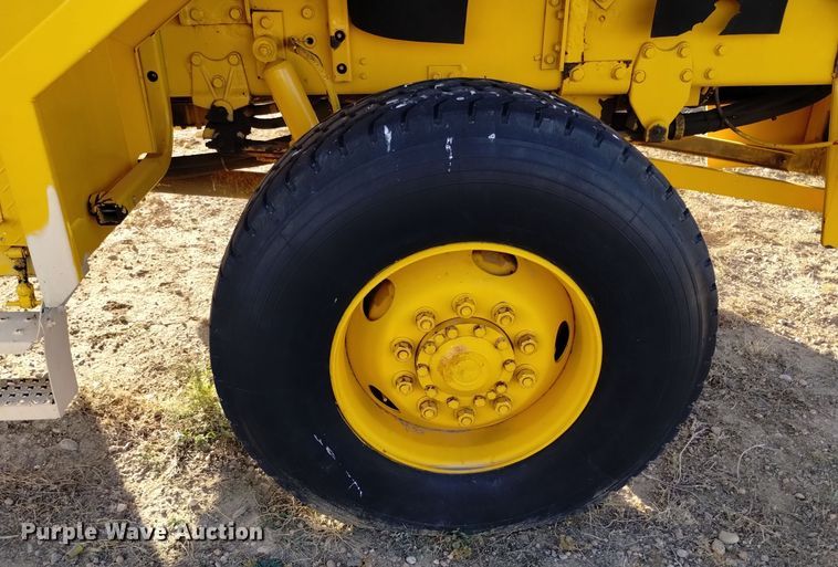 image for item DV6513 2002 Oshkosh  MPT-1826 dump truck