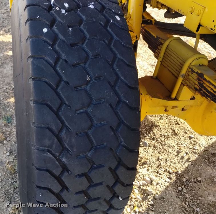 image for item DV6513 2002 Oshkosh  MPT-1826 dump truck