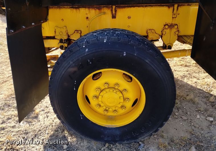 image for item DV6513 2002 Oshkosh  MPT-1826 dump truck