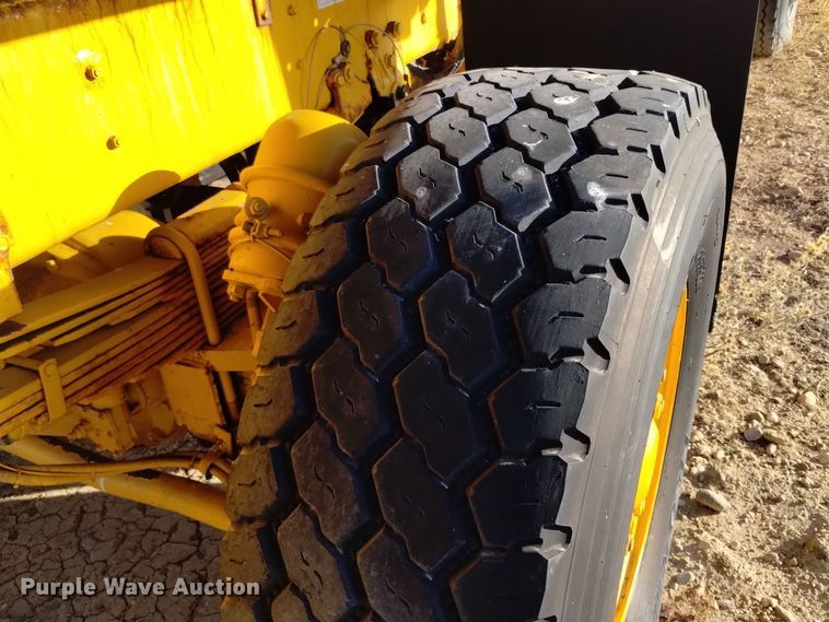 image for item DV6513 2002 Oshkosh  MPT-1826 dump truck