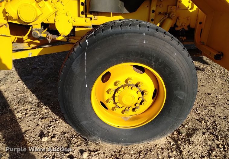 image for item DV6513 2002 Oshkosh  MPT-1826 dump truck