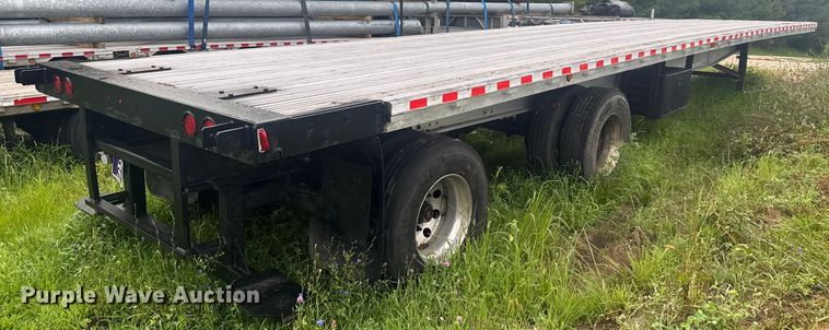 image for item DW3428 1997 Chaparral flatbed trailer