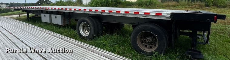 image for item DW3428 1997 Chaparral flatbed trailer