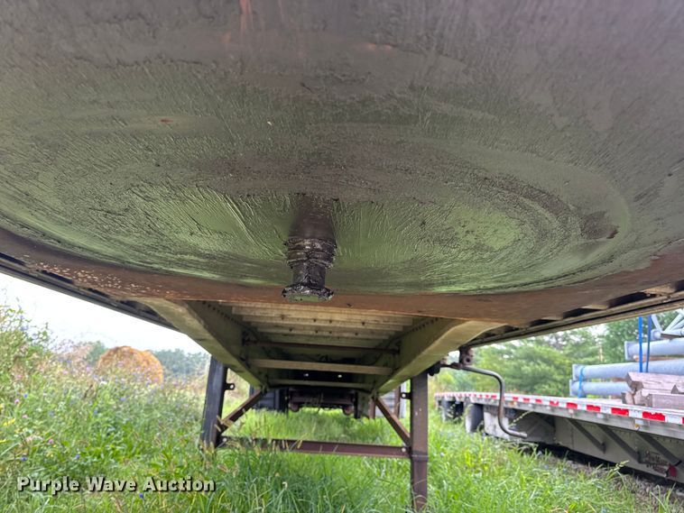 image for item DW3428 1997 Chaparral flatbed trailer