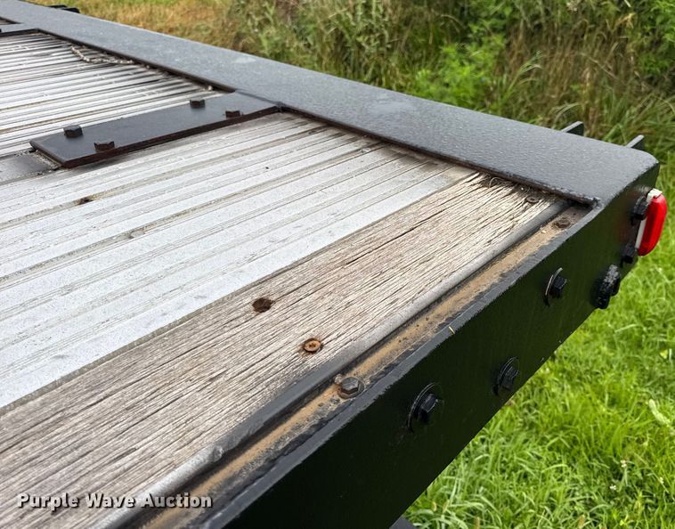 image for item DW3428 1997 Chaparral flatbed trailer