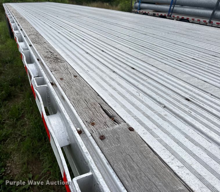 image for item DW3428 1997 Chaparral flatbed trailer