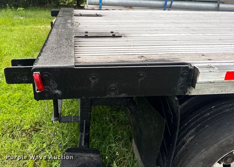 image for item DW3428 1997 Chaparral flatbed trailer