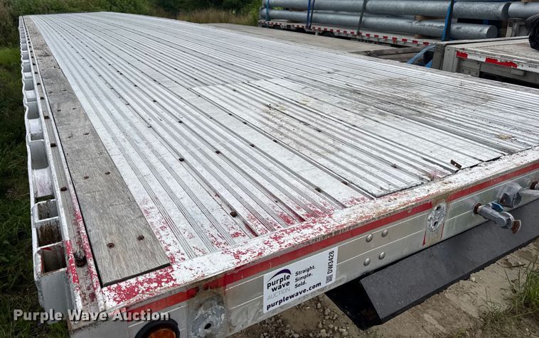 image for item DW3428 1997 Chaparral flatbed trailer