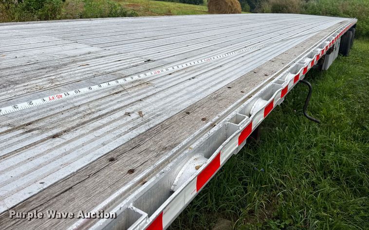 image for item DW3428 1997 Chaparral flatbed trailer