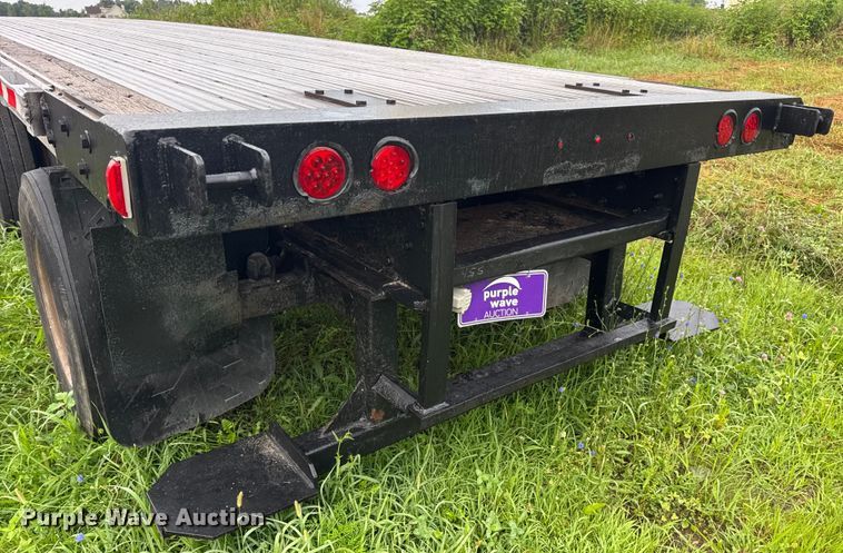 image for item DW3428 1997 Chaparral flatbed trailer