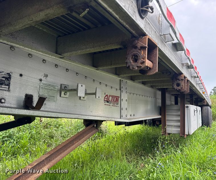 image for item DW3428 1997 Chaparral flatbed trailer