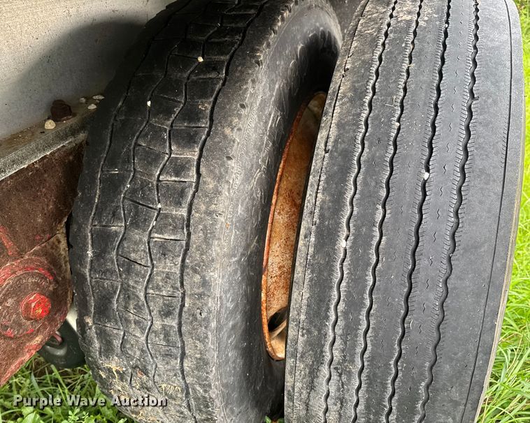 image for item DW3428 1997 Chaparral flatbed trailer