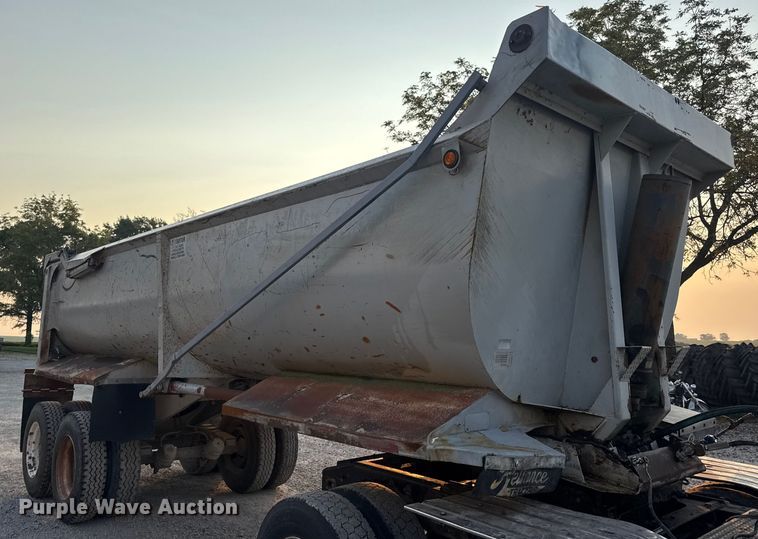 image for item DW3434 1996 Reliance end dump trailer