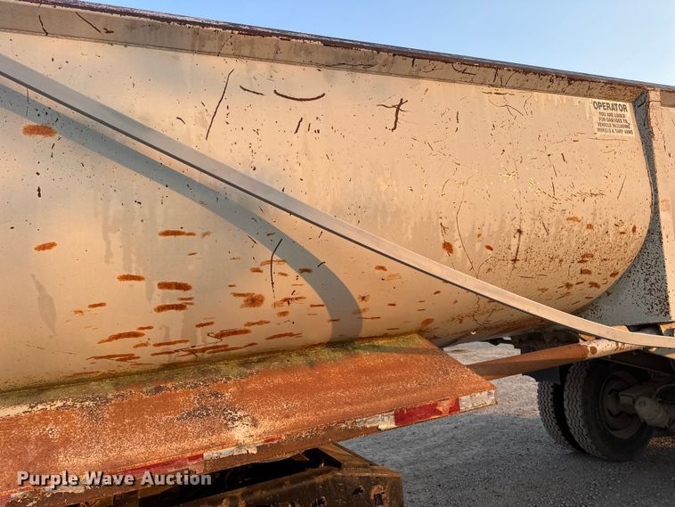 image for item DW3434 1996 Reliance end dump trailer