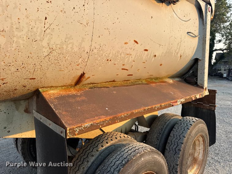 image for item DW3434 1996 Reliance end dump trailer