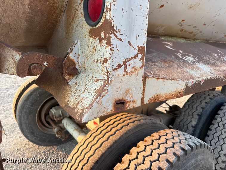 image for item DW3434 1996 Reliance end dump trailer