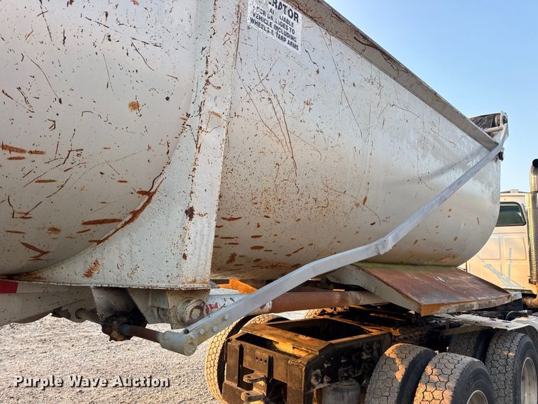 image for item DW3434 1996 Reliance end dump trailer