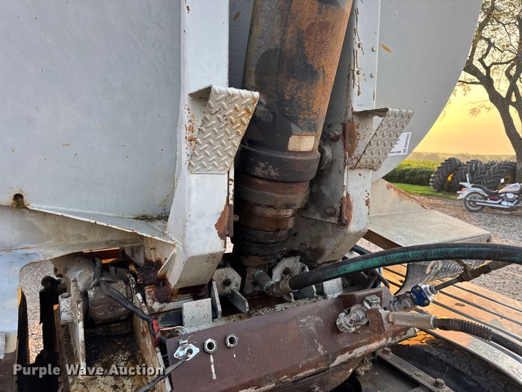 image for item DW3434 1996 Reliance end dump trailer