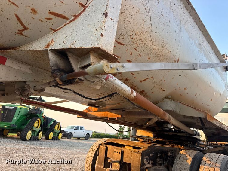 image for item DW3434 1996 Reliance end dump trailer