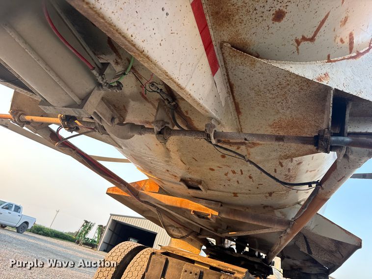 image for item DW3434 1996 Reliance end dump trailer