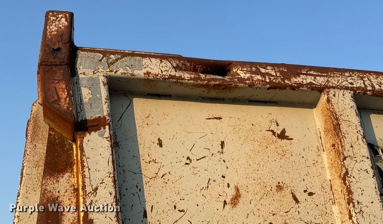 image for item DW3434 1996 Reliance end dump trailer