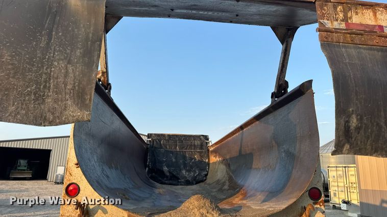 image for item DW3434 1996 Reliance end dump trailer