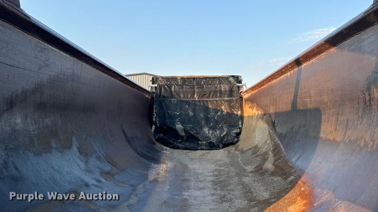 image for item DW3434 1996 Reliance end dump trailer