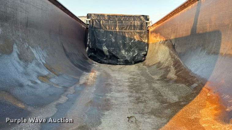 image for item DW3434 1996 Reliance end dump trailer