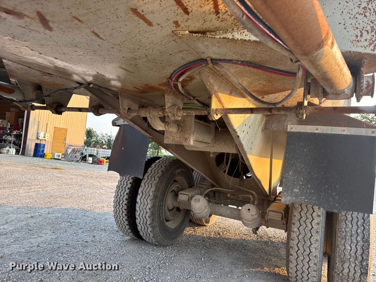 image for item DW3434 1996 Reliance end dump trailer