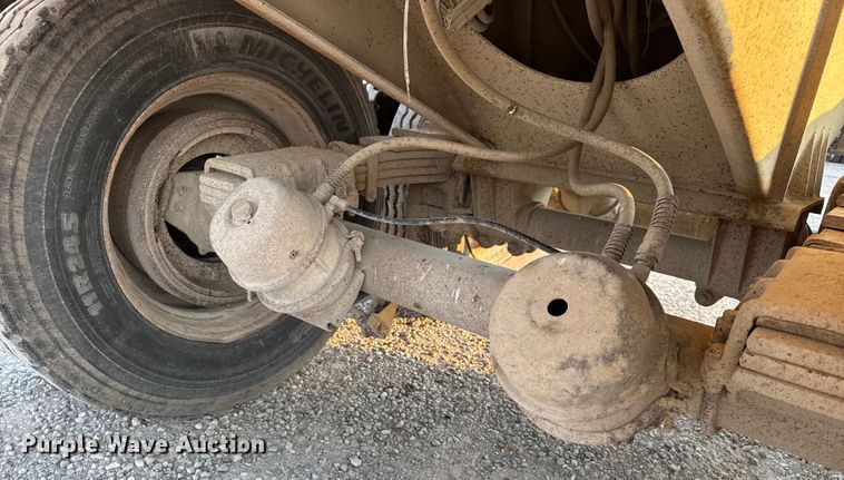 image for item DW3434 1996 Reliance end dump trailer