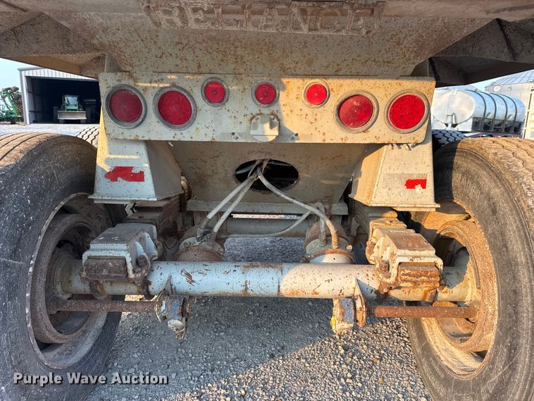 image for item DW3434 1996 Reliance end dump trailer