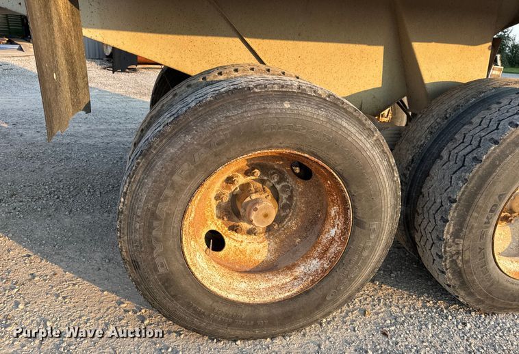 image for item DW3434 1996 Reliance end dump trailer