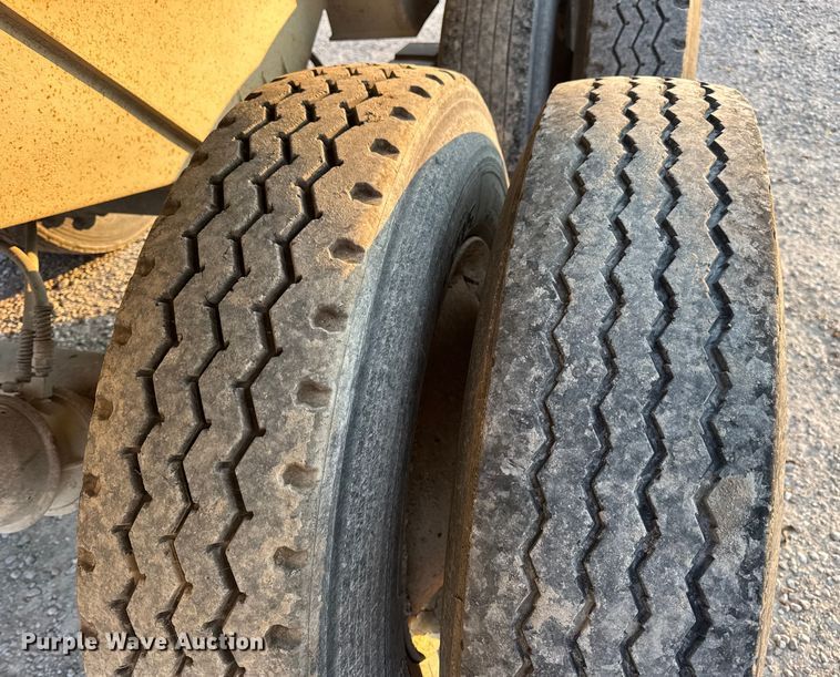 image for item DW3434 1996 Reliance end dump trailer