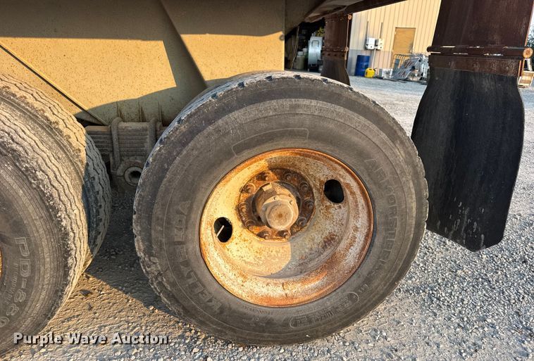 image for item DW3434 1996 Reliance end dump trailer