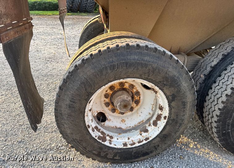 image for item DW3434 1996 Reliance end dump trailer