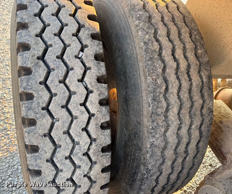 image for item DW3434 1996 Reliance end dump trailer