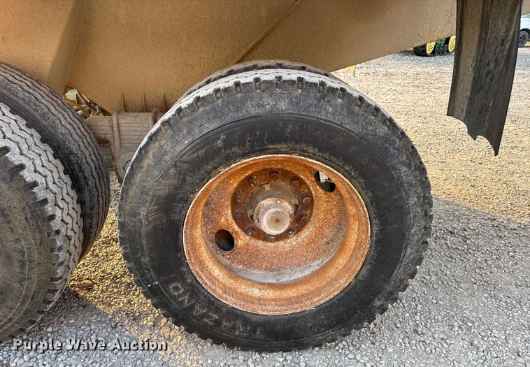 image for item DW3434 1996 Reliance end dump trailer