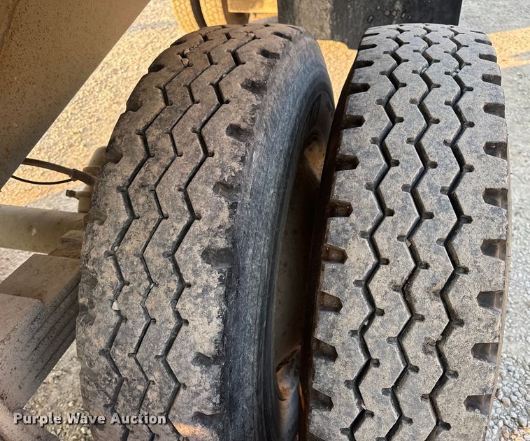 image for item DW3434 1996 Reliance end dump trailer