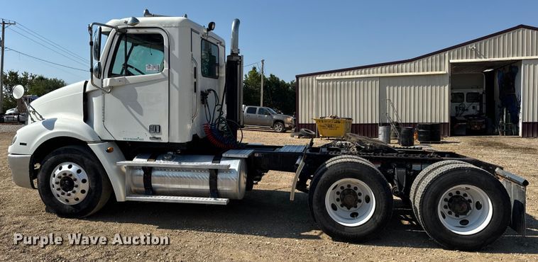 image for item DW3458 2006 Freightliner Columbia semi truck