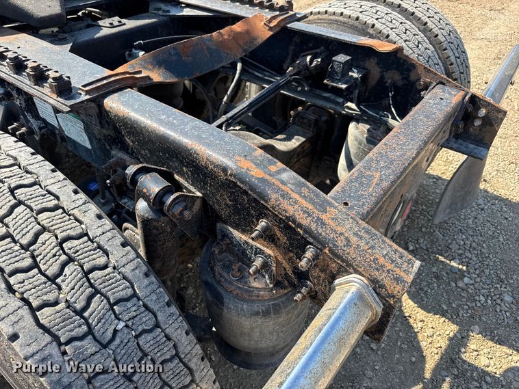 image for item DW3458 2006 Freightliner Columbia semi truck