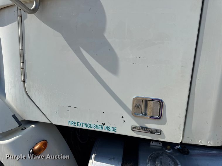 image for item DW3458 2006 Freightliner Columbia semi truck