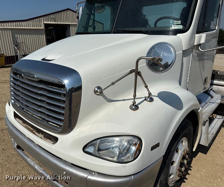 image for item DW3458 2006 Freightliner Columbia semi truck