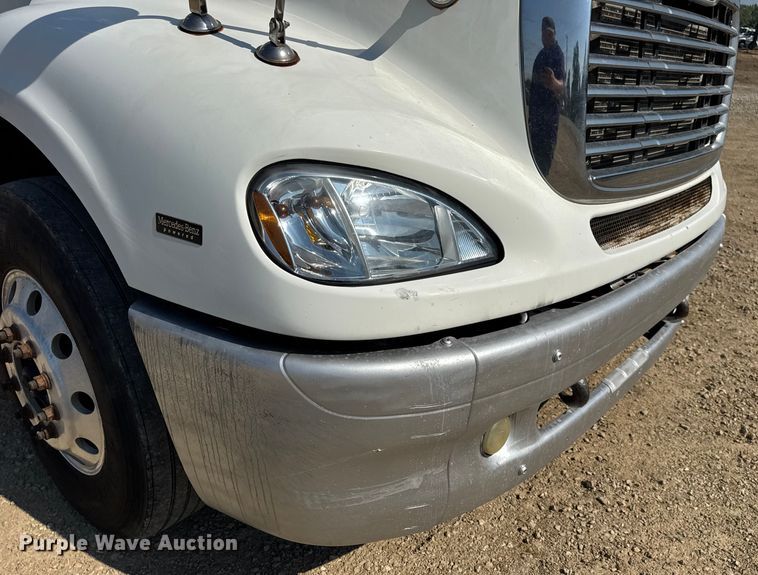 image for item DW3458 2006 Freightliner Columbia semi truck