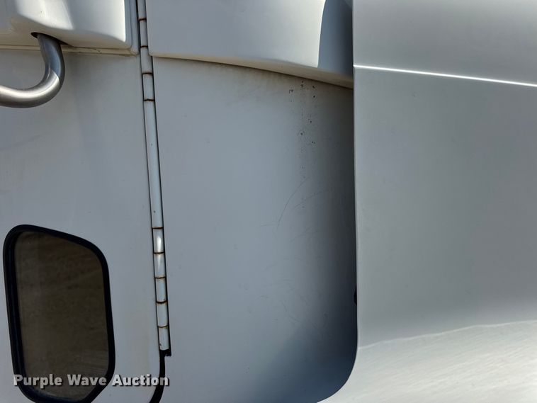 image for item DW3458 2006 Freightliner Columbia semi truck