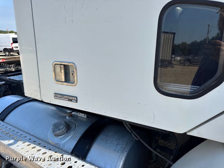image for item DW3458 2006 Freightliner Columbia semi truck