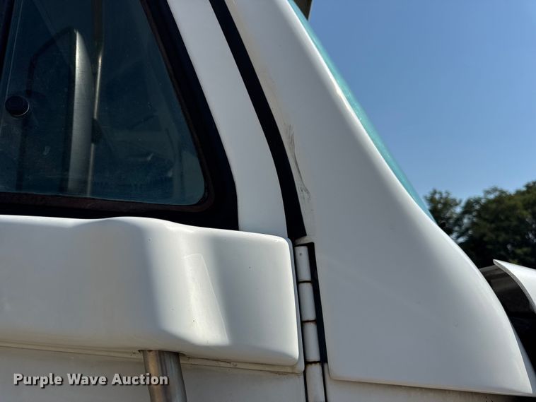 image for item DW3458 2006 Freightliner Columbia semi truck