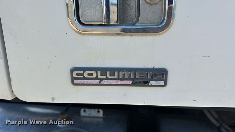 image for item DW3458 2006 Freightliner Columbia semi truck