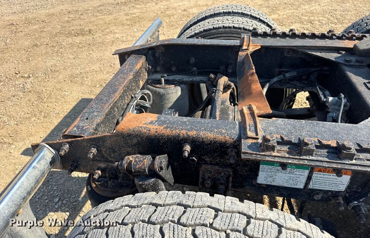 image for item DW3458 2006 Freightliner Columbia semi truck